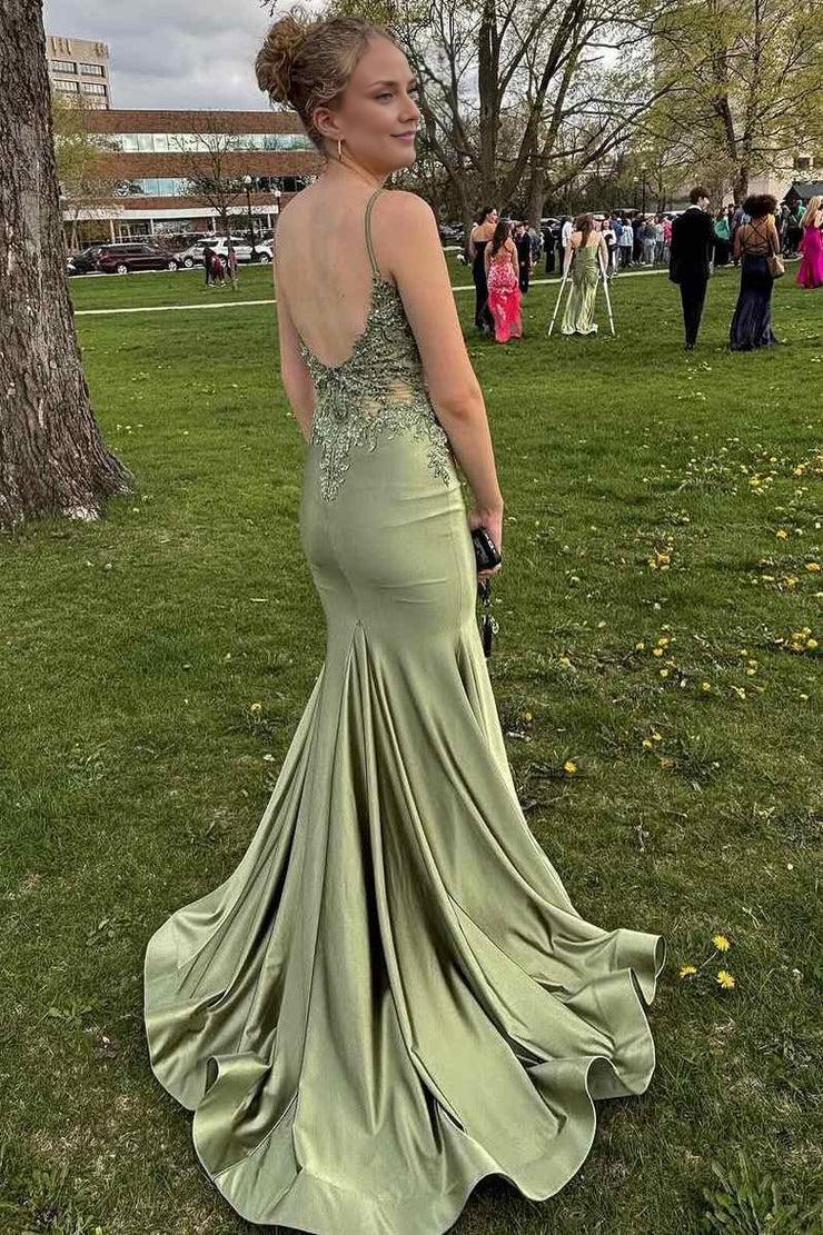 Robe de bal sirène en satin vert sauge avec décolleté en V et applications